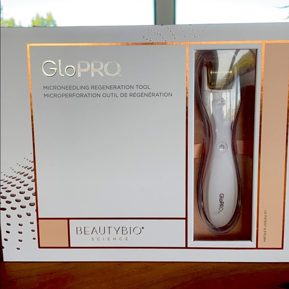 GloPro microneedling regeneration tool